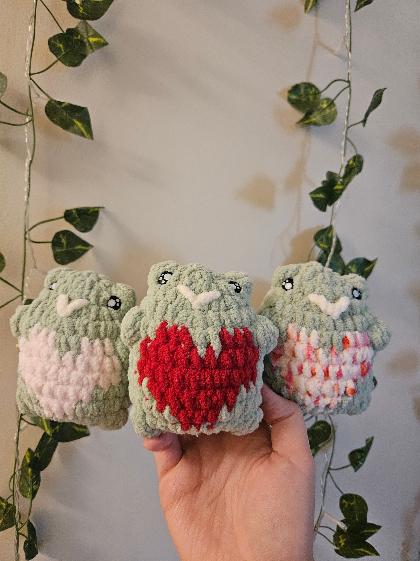 Round Frog with Heart Belly, PDF Crochet Pattern, No Sew Beginner Friendly